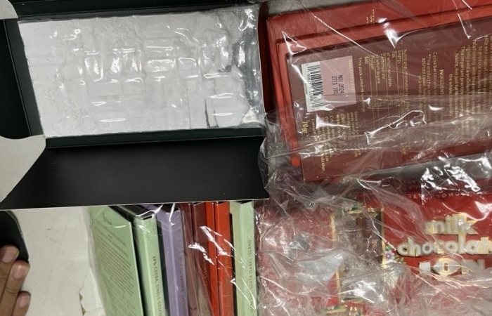Phát hiện kiện hàng vận chuyển qua đường hàng không từ Anh về chứa hơn 1,9 kg ketamin