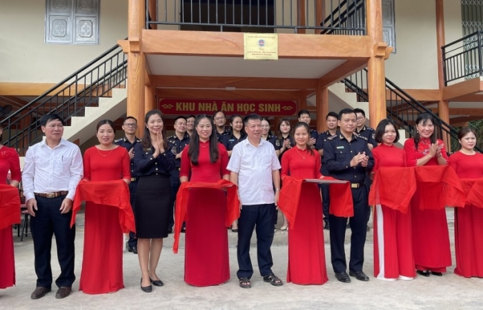 Thanh niên Hải quan bàn giao nhà lưu trú cho các em học sinh tại Hoàng Su Phì, Hà Giang