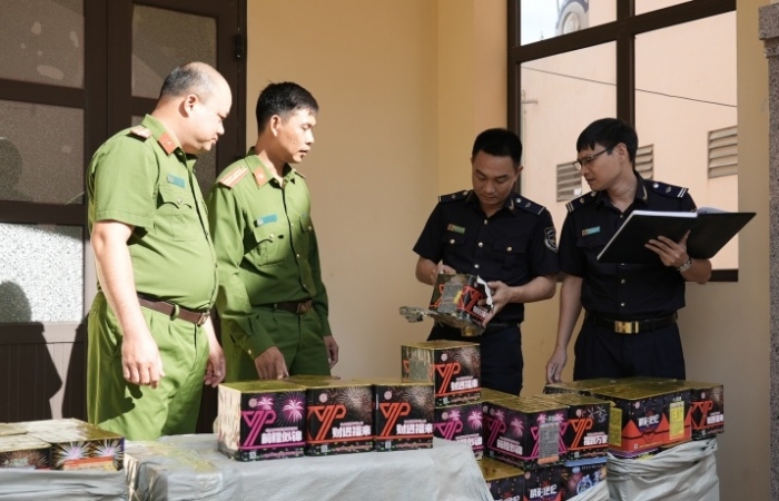 Biến xe tải, xe khách thành “phương tiện” vận chuyển pháo