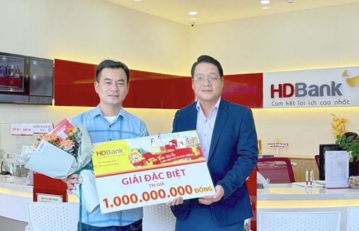 Tỷ phú xứ rừng ngập mặn phấn khởi nhận thưởng lớn tại HDBank