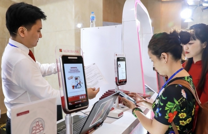Tăng tốc số hóa, ngân hàng hái quả ngọt