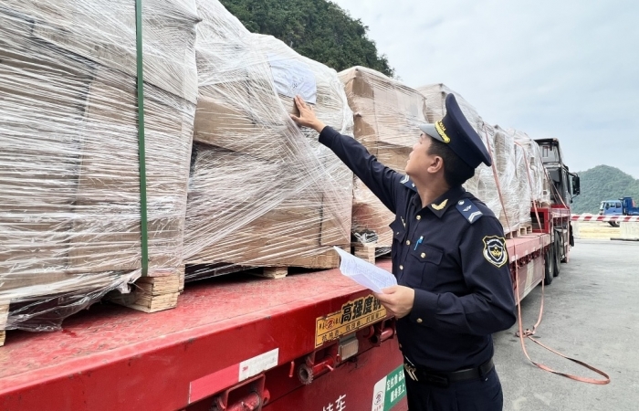 Tích cực hợp tác với Hải quan Nam Ninh (Trung Quốc) đấu tranh chống buôn lậu, gian lận thương mại
