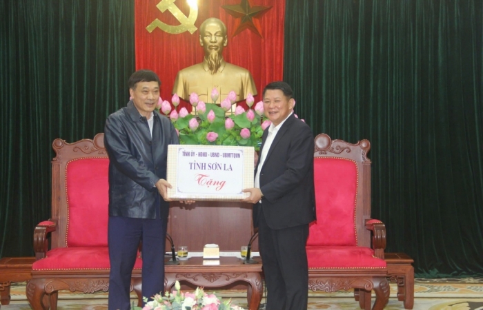 Agribank ủng hộ 5 tỷ đồng thực hiện công tác xóa nhà tạm tại tỉnh Sơn La