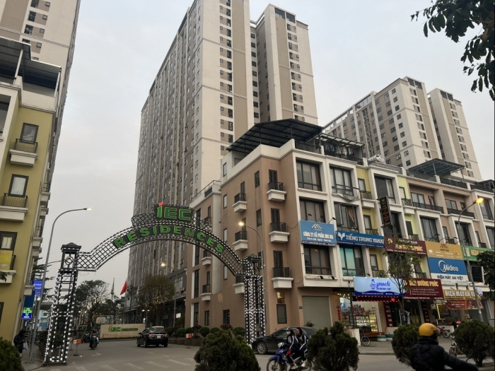 Áp giá trần với nhà ở xã hội, nên hay không?
