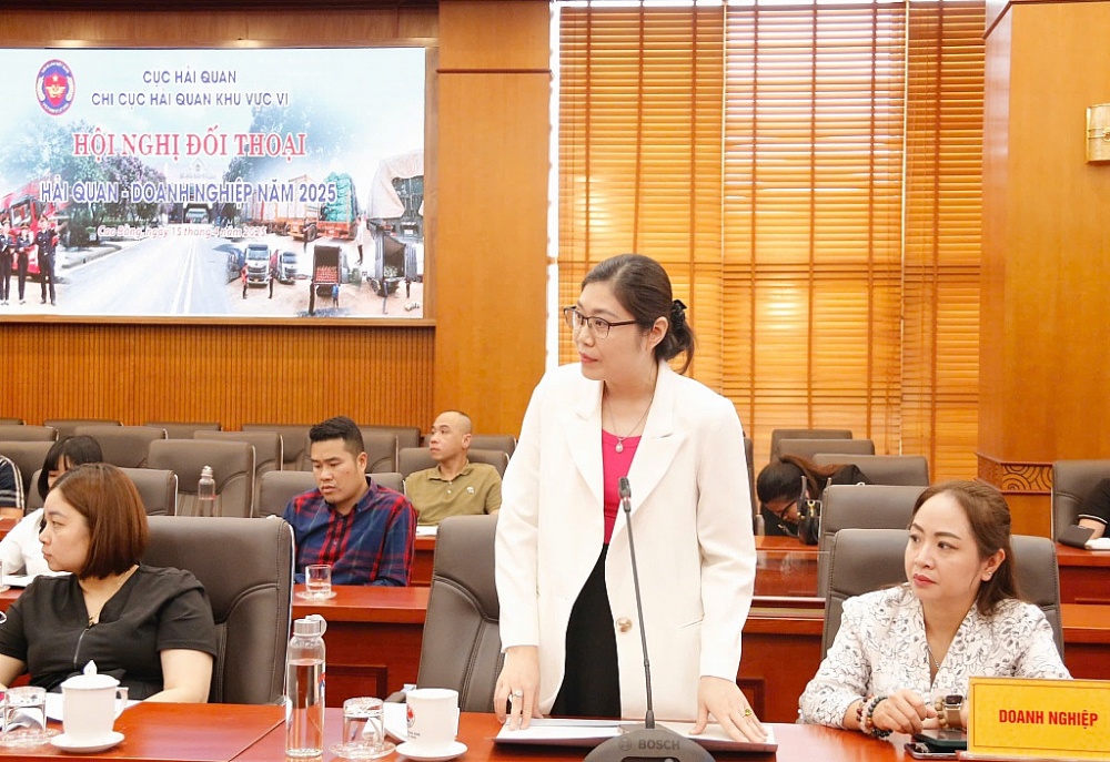 Đại diện doanh nghiệp nêu khó khăn vướng mắc và đưa ra đề xuất, kiến nghị tại hội nghị đối thoại hải quan - DN năm 2025 do Chi cục Hải quan khu vực VI tổ chức ngày 15/4/2025 tại tỉnh Cao Bằng.