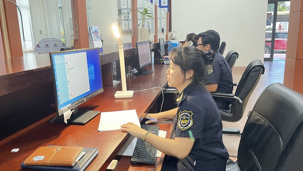 Hoạt động nghiệp vụ của công chức Chi cục Hải quan khu vực XII. Ảnh: N.L