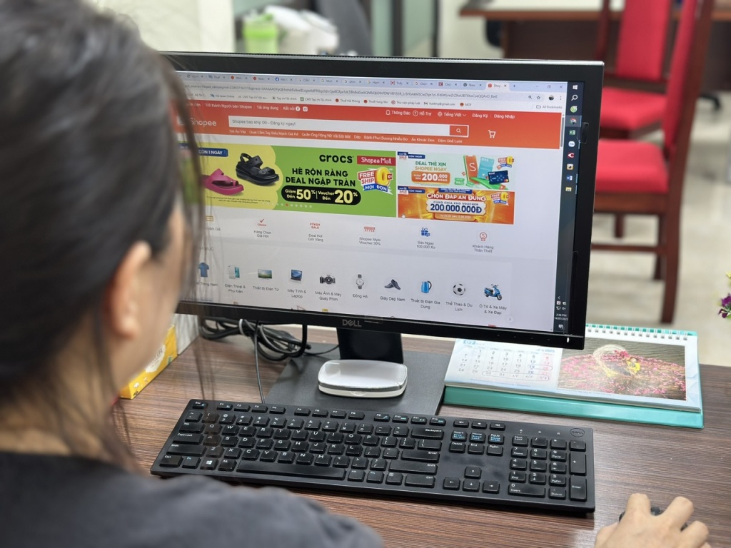 Bán hàng online vẫn phải tự xuất hóa đơn đúng thời điểm và đúng giá trị giao dịch