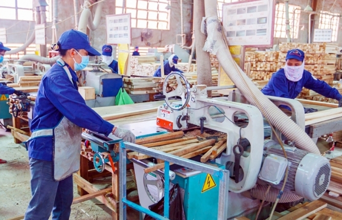 Doanh nghiệp gỗ khắc phục “gót chân Asin” để chuyển đổi số