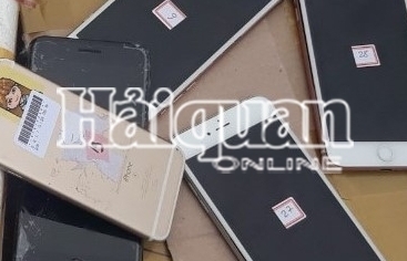 Phát hiện điện thoại "đội lốt" linh kiện vận chuyển từ Hàn Quốc về Nội Bài