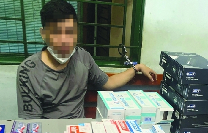Ma túy “nóng” qua tuyến hàng không, bưu điện
