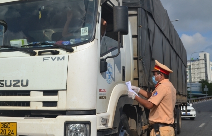 Liên ngành họp tháo gỡ vướng mắc về mã QR, giấy xét nghiệm Covid...