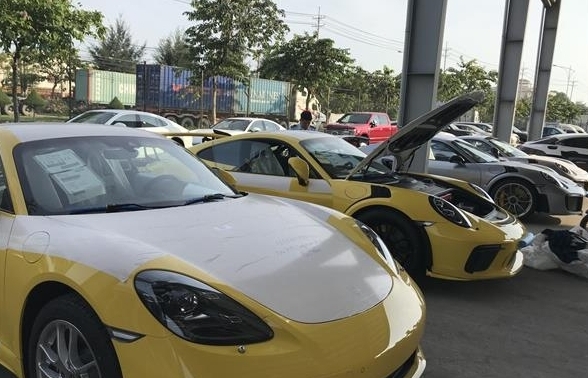 Hải quan phát hiện nhiều nghi vấn trong nhập khẩu xe ô tô biếu tặng