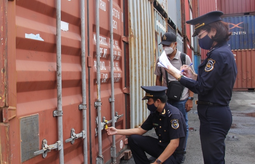 Tìm chủ 59 container máy móc, thiết bị tồn tại cảng