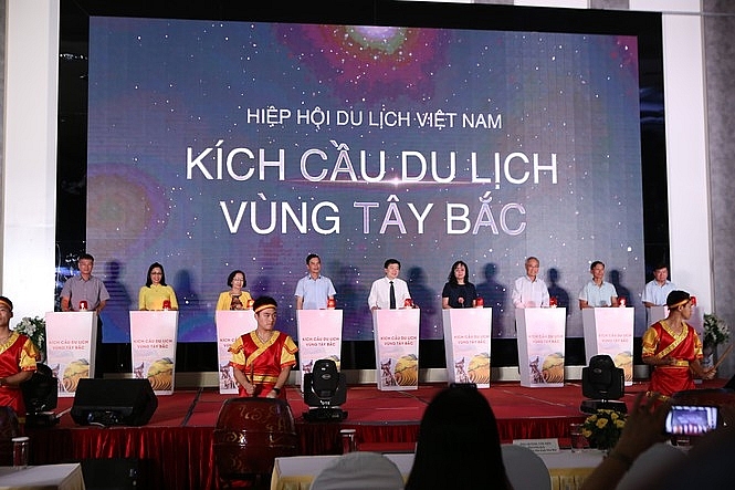150 DN lữ hành tham gia khảo sát du lịch Tây Bắc