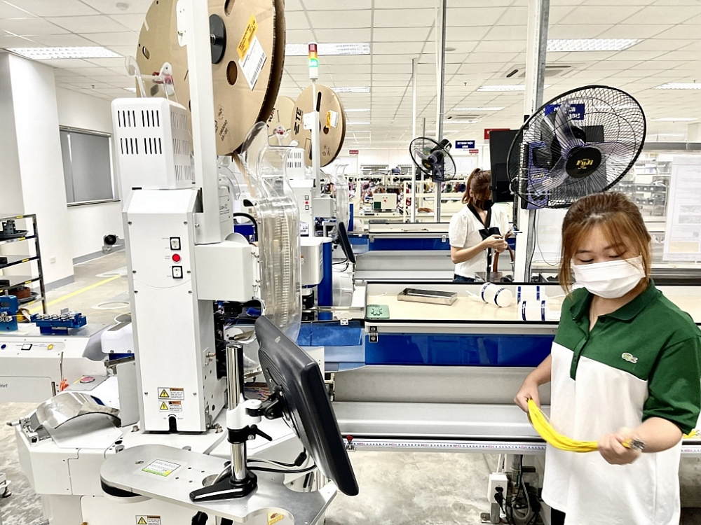 Việc ổn định dòng tiền giúp doanh nghiệp thêm thuận lợi cho hoạt động sản xuất, kinh doanh. 	Ảnh: H.Dịu